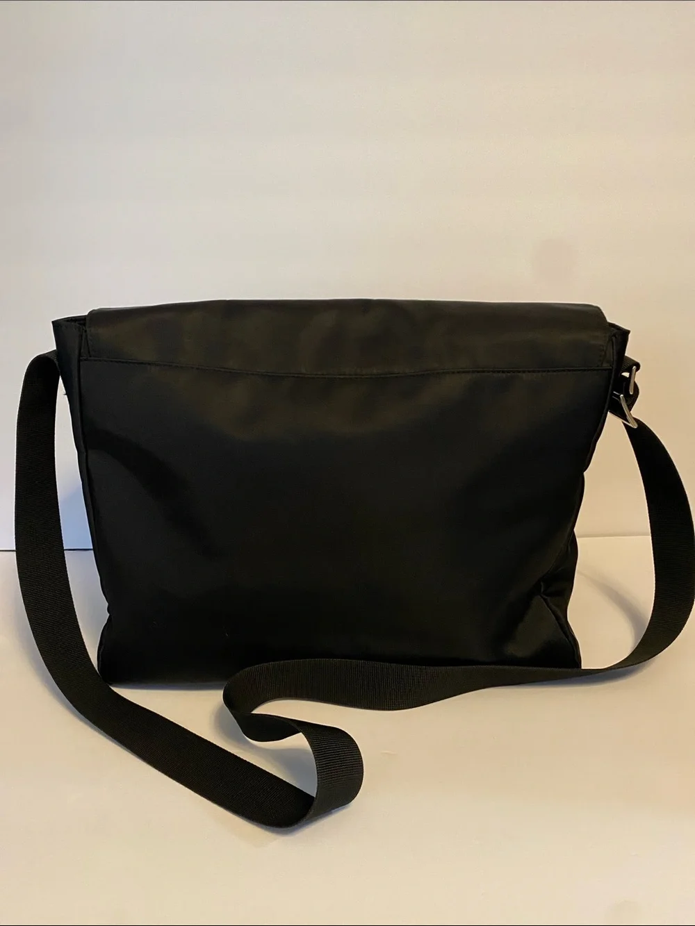 GAP Black Men's Messenger Bag with Adjustable Strap